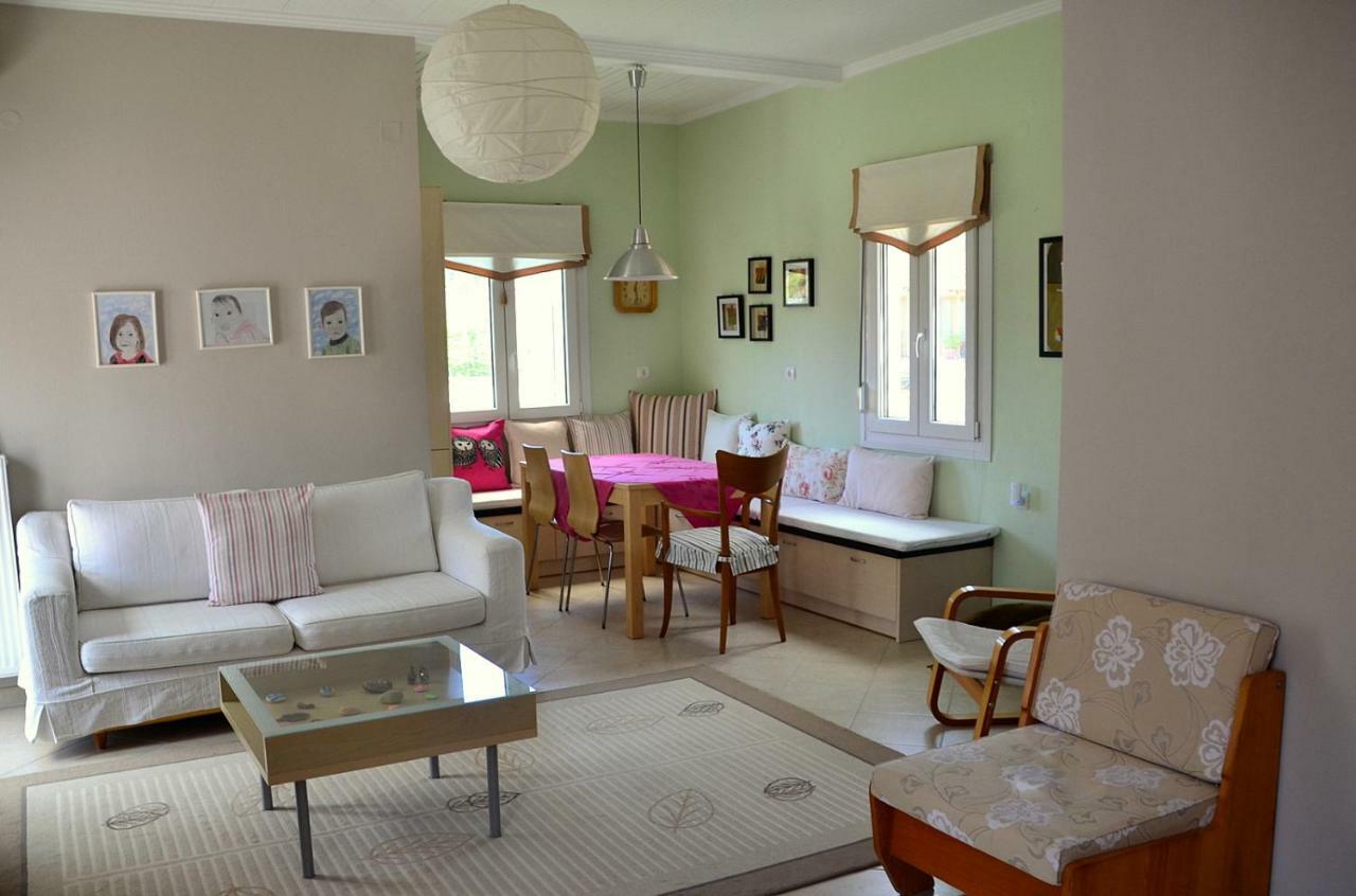 Family And Relaxing House In A Village Rodotopi エクステリア 写真